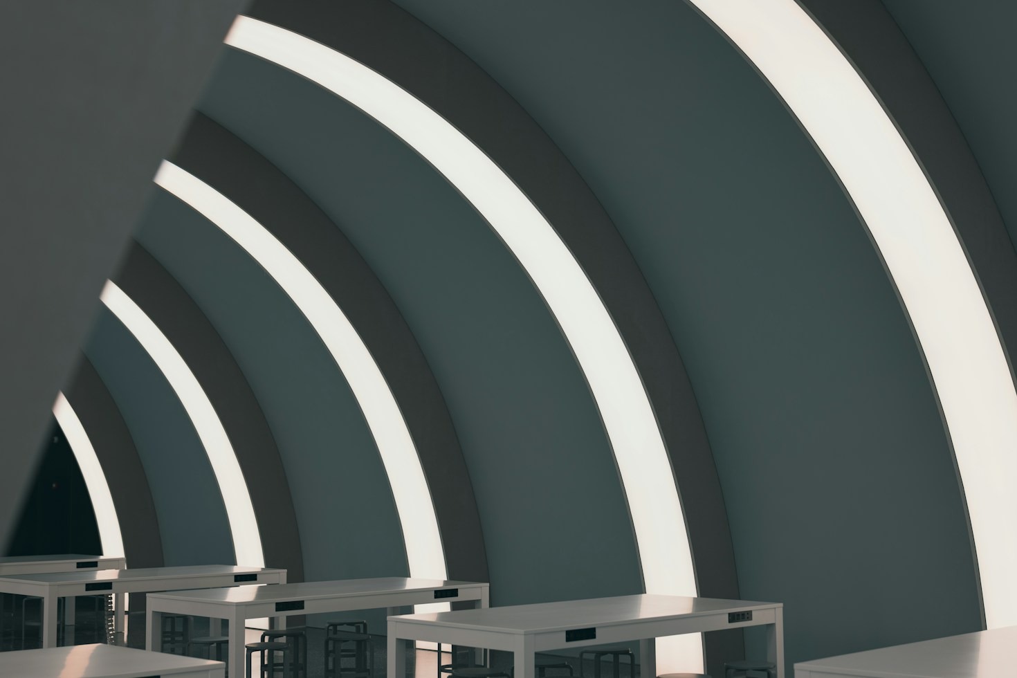 Minimalisme et contraste : l&rsquo;impact du blanc pur